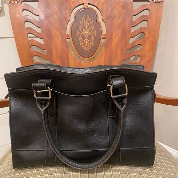 Bueno Handbags - Bueno black Satchel.